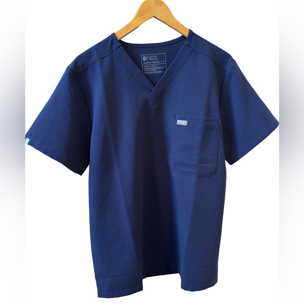 Figs Leon Three- pocket Scrub Navy Men Top
